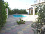 larnaca_villa_pool_patio.jpg (32443 bytes)